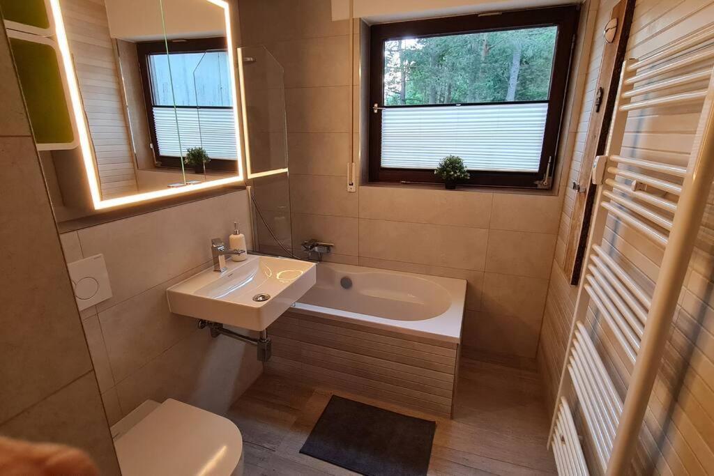Appartamento Pool, Sauna & Schwarzwald-Idylle Unterkirnach Esterno foto